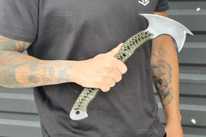 Tactical handmade tomahawk axe with paracord